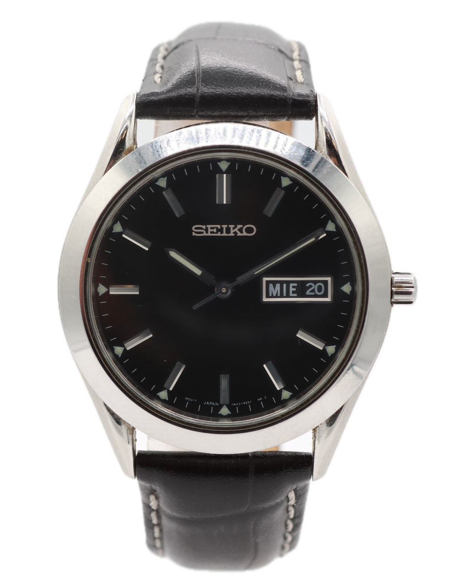 Vintage Seiko 7N43-9070 Black Day Date Men's Quartz Wristwatch