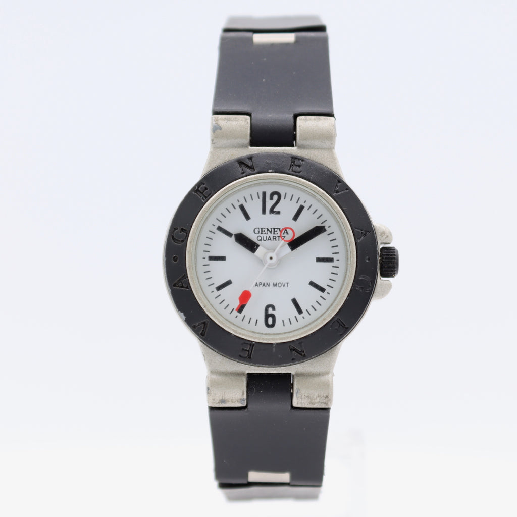 Vintage 28mm Geneva White & Black Dial Ladies Quartz Wristwatch Japan Steel