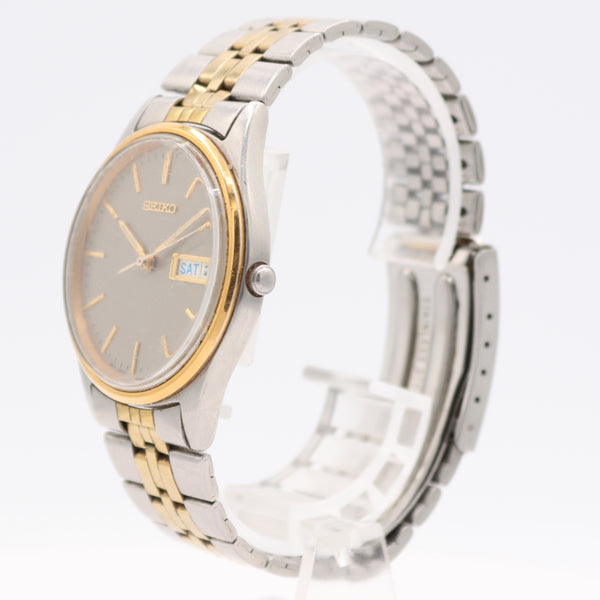 35mm Seiko 7N43-8A39 Day Date Men's Quartz Wristwatch Japan Stainless Steel