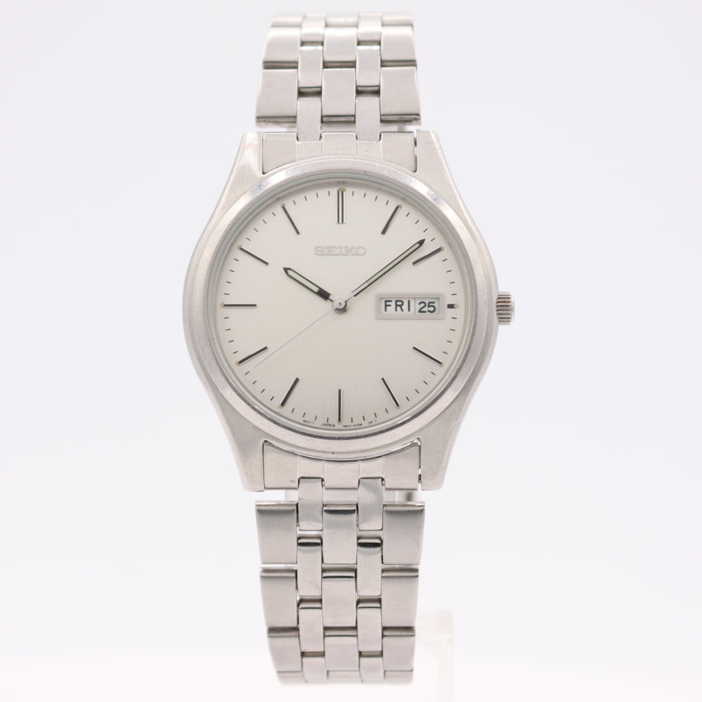 37mm Seiko 7N43-9048 Day Date Men's Quartz Wristwatch Japan Steel Silver Dress