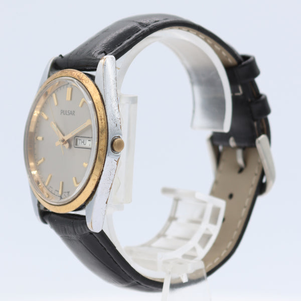 Vintage 35mm Pulsar V733-8A70 Day Date Men's Quartz Wristwatch Japan Gold Tone